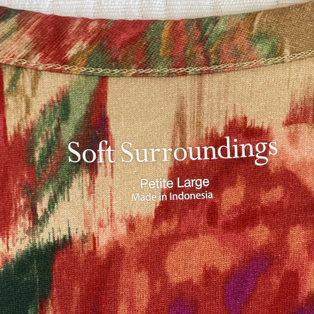 SOFT SURROUNDINGS Floral Print Scoop Neck With 3/4 sleeves And Side Pockets - Picture 10 of 10